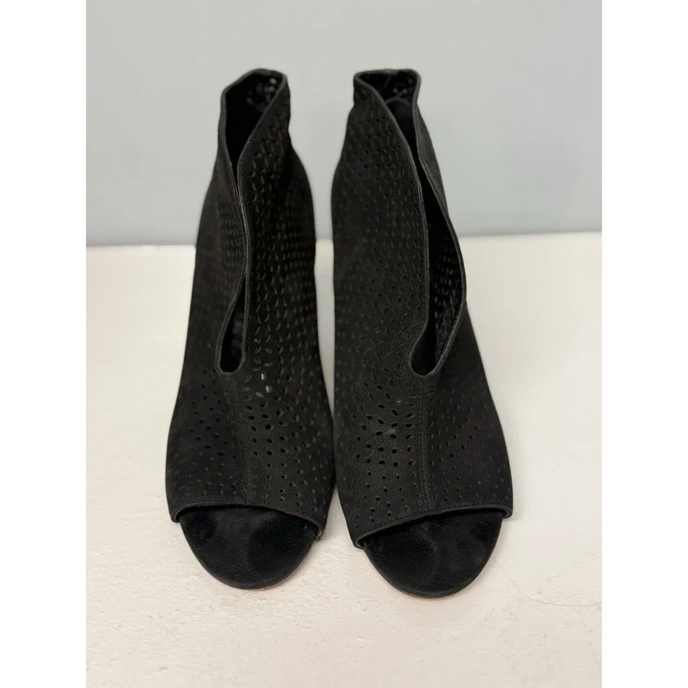 Vince Camuto Black Laser Cut Perforated Peep Toe Heeled Booties Size 10M